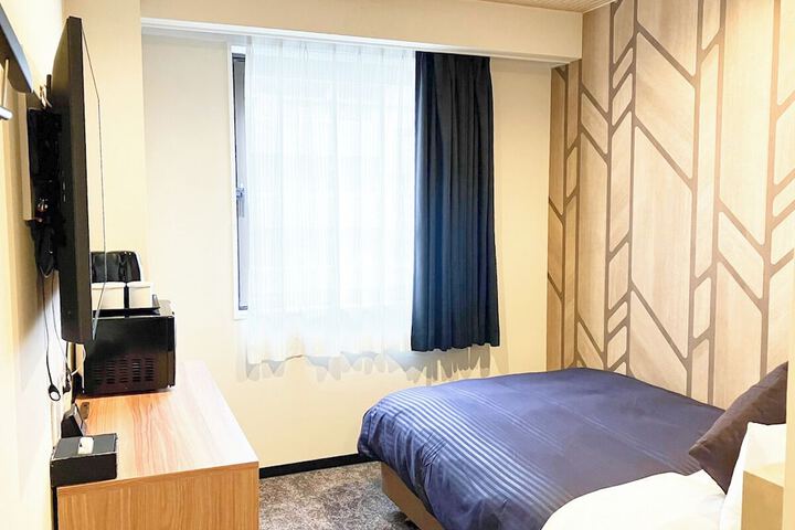 Room 4 of 13