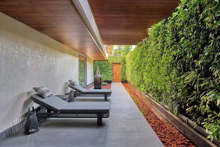 Lounge 58 of 69