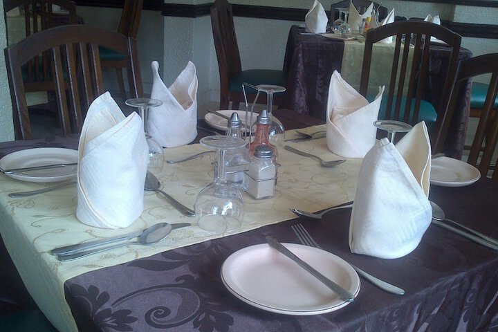 Dining 5 of 9