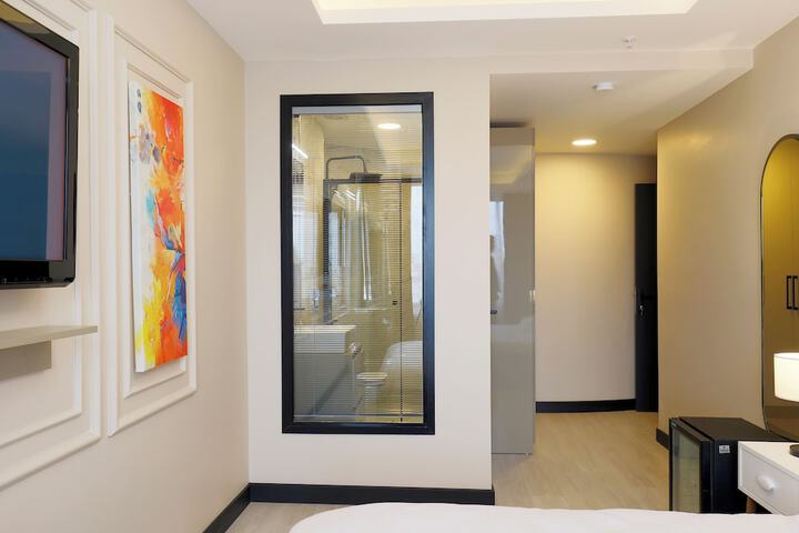 Room 28 of 67