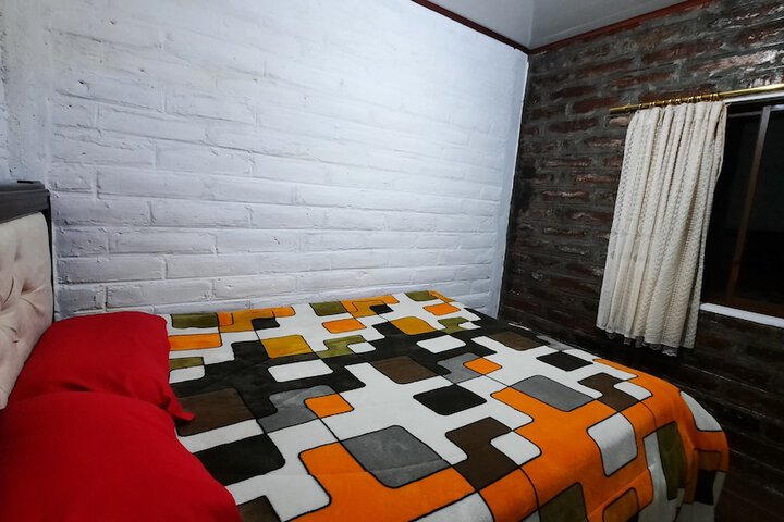 Room 12 of 118
