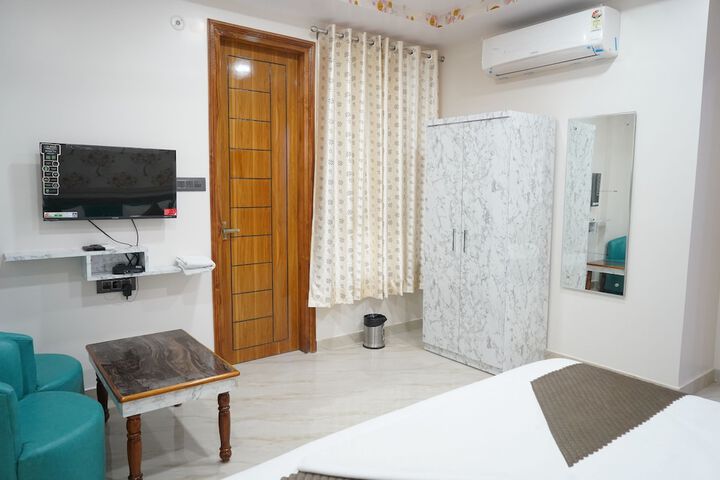 Room 6 of 22
