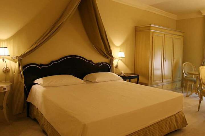 Room 21 of 42