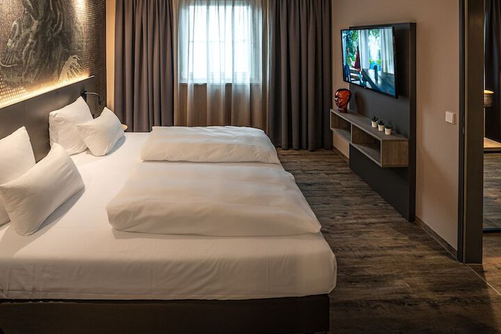 LOGINN Hotel Stuttgart Zuffenhausen in Korntal-Munchigan