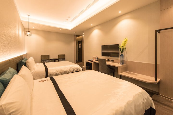 Room 10 of 36