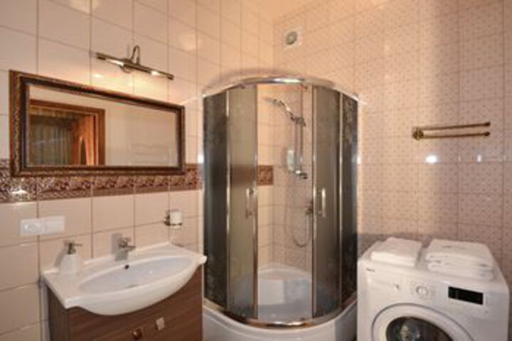 Room 4 of 41