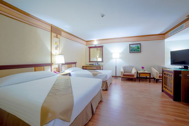 Room 15 of 104