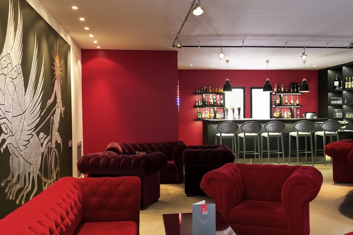 Lounge 62 of 85