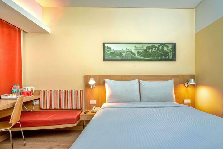 Room 15 of 51