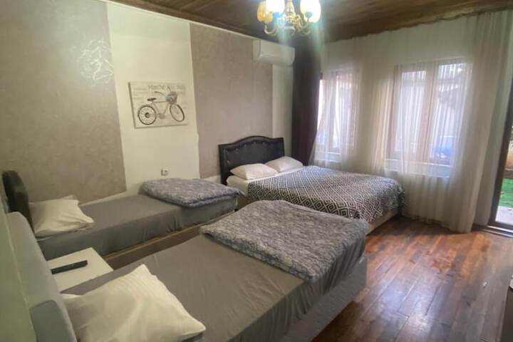 Room 9 of 25
