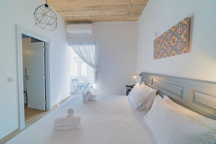 Room 8 of 8