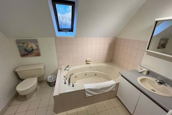 Room 42 of 51