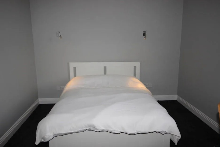 Room 2 of 10