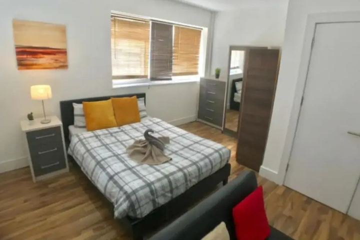 Room 8 of 11