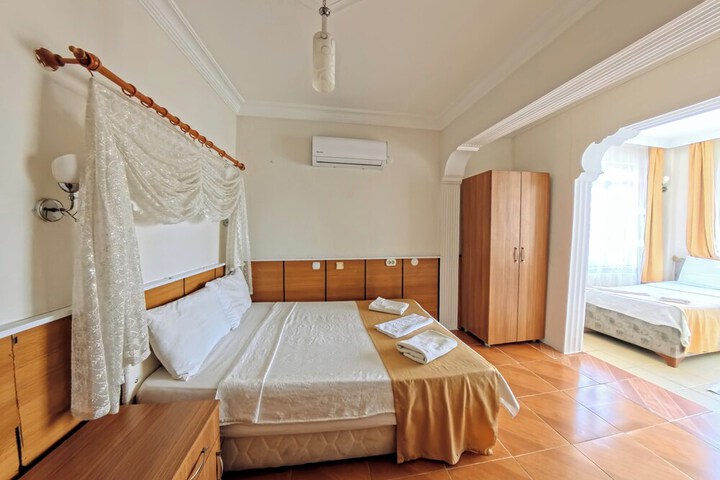 Room 30 of 66