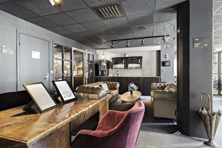 Guest Lobby