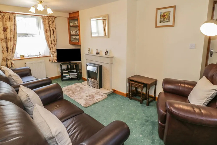 Room 4 of 12