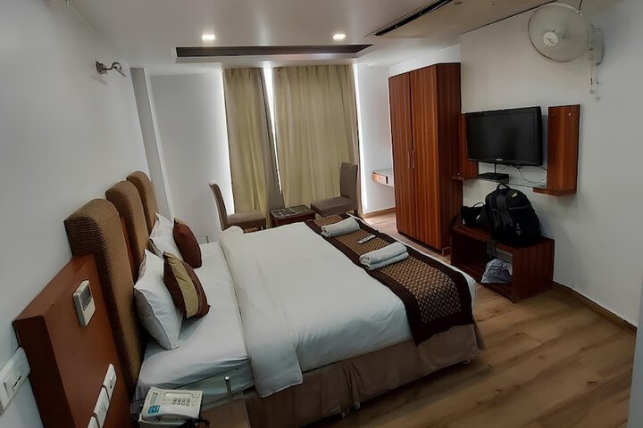 Room 3 of 27