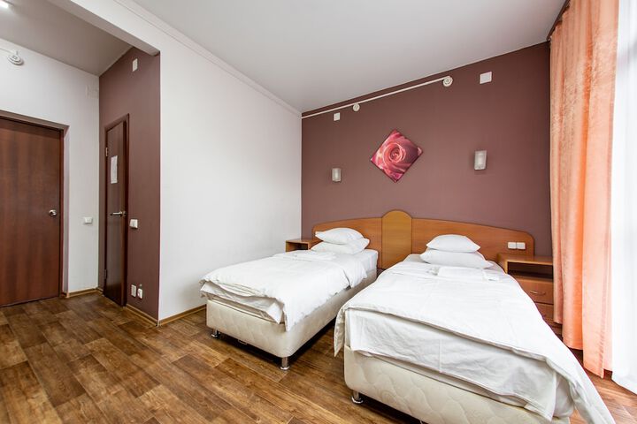 Room 11 of 33