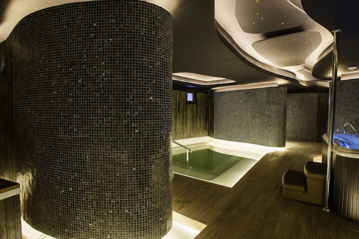 Spa 37 of 53