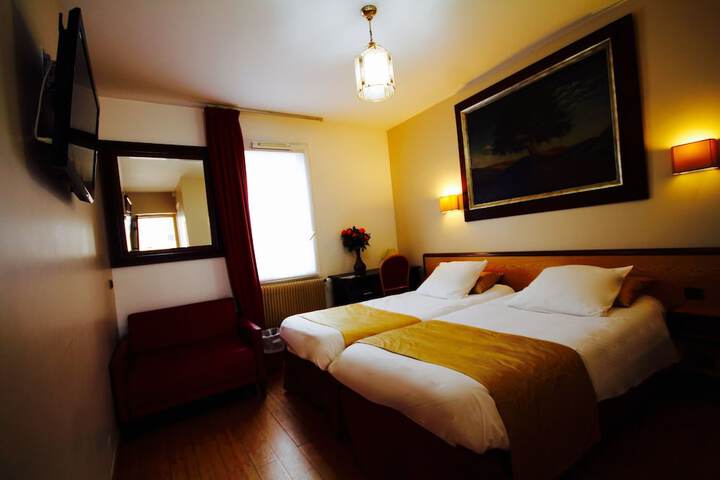 Room 12 of 35