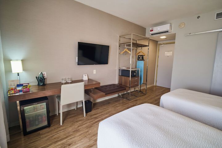 Room 33 of 102