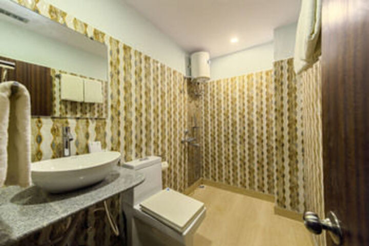 Room 2 of 33