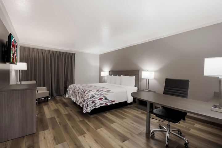 Room 8 of 34