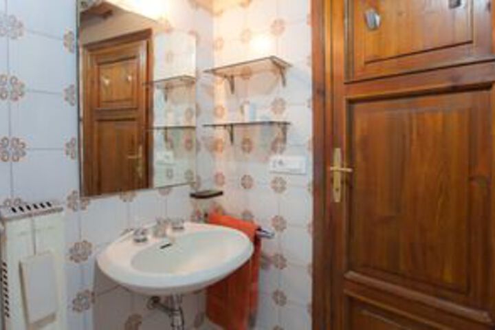 Room 2 of 18