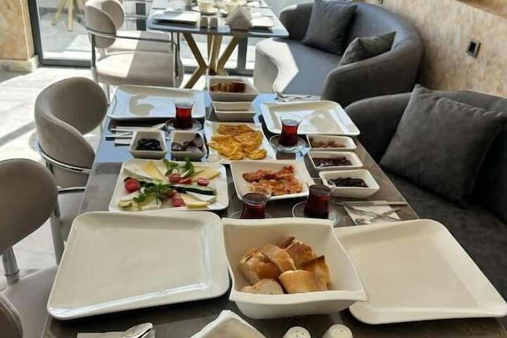 Breakfast/Coffee Service 84 of 94