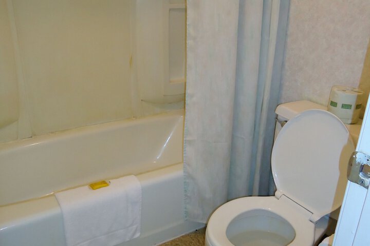 Room 8 of 14