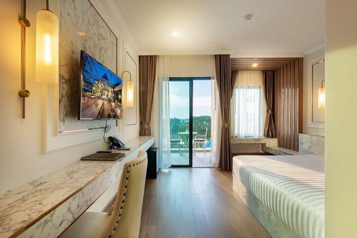 Room 32 of 68