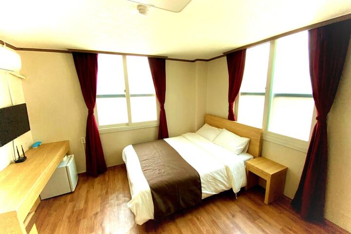 Room 5 of 19