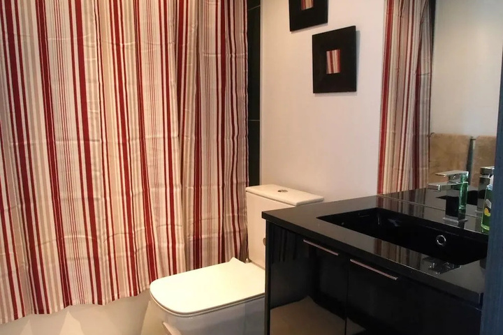 Room 7 of 11