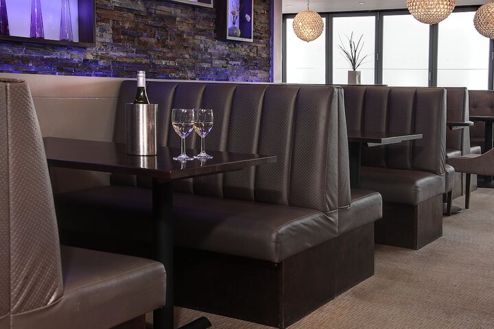 Lounge 36 of 44
