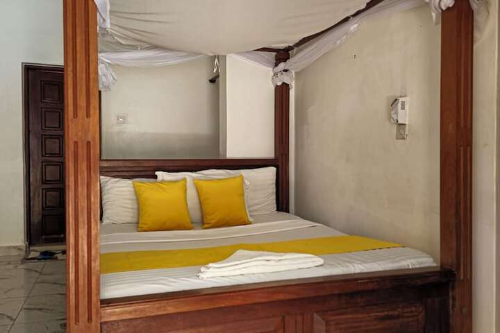 Room 27 of 43