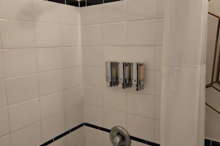 Room 176 of 181