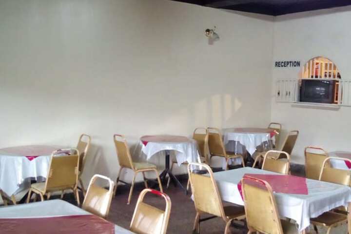 Dining 12 of 16