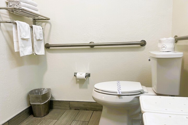 2 Double Beds Accessible (16 of 24)