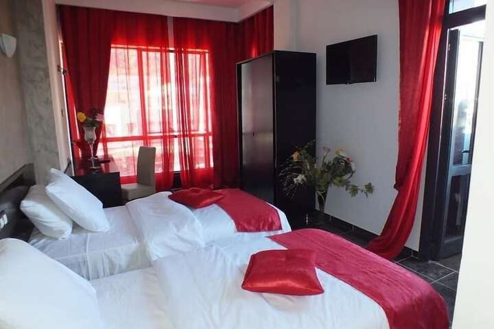 Room 13 of 36