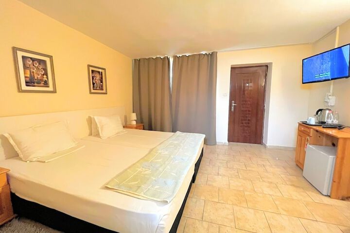 Room 16 of 64
