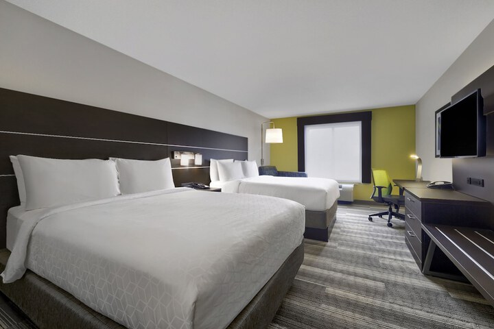 2 Queen Beds (7 of 7)