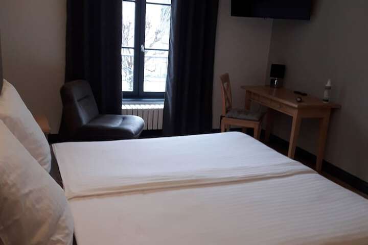Room 6 of 49