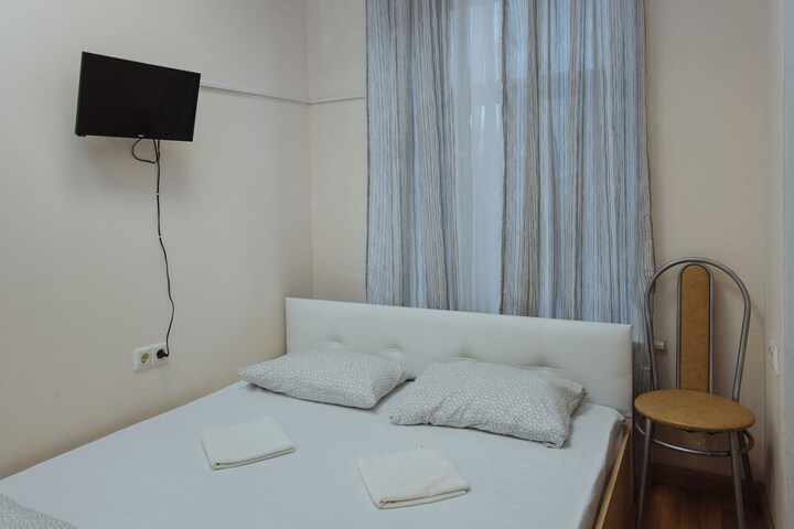 Room 5 of 76