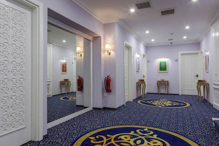 Ballroom/Hall 85 of 122