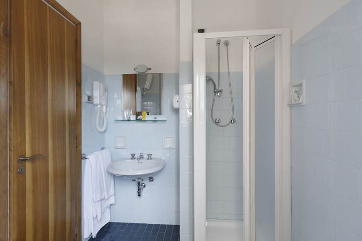 Room 15 of 46
