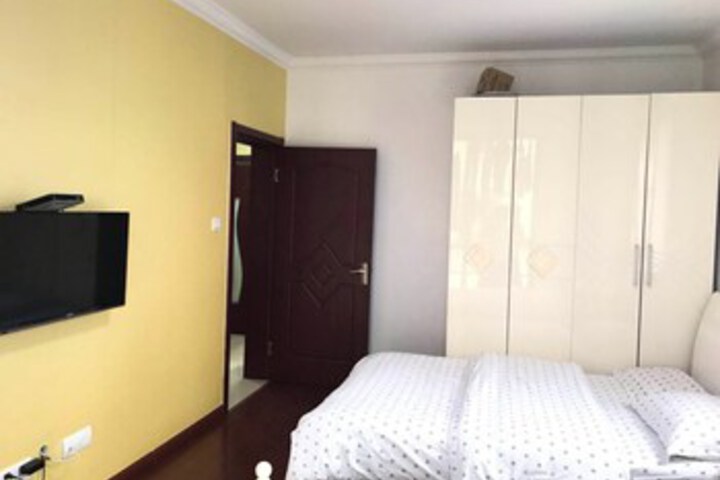 Room 7 of 9