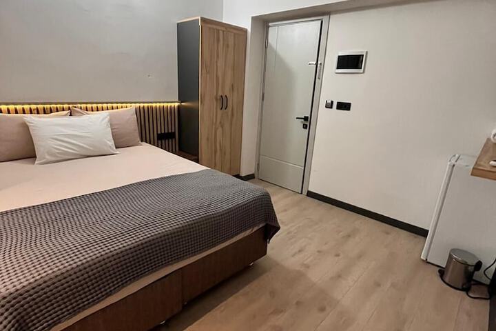 Room 25 of 54