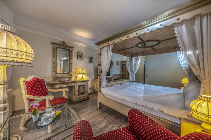 Room 9 of 75