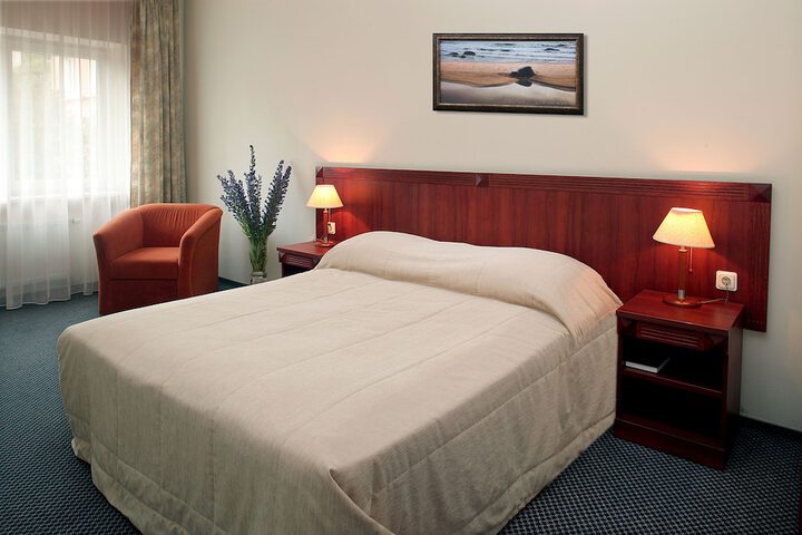Room 8 of 48